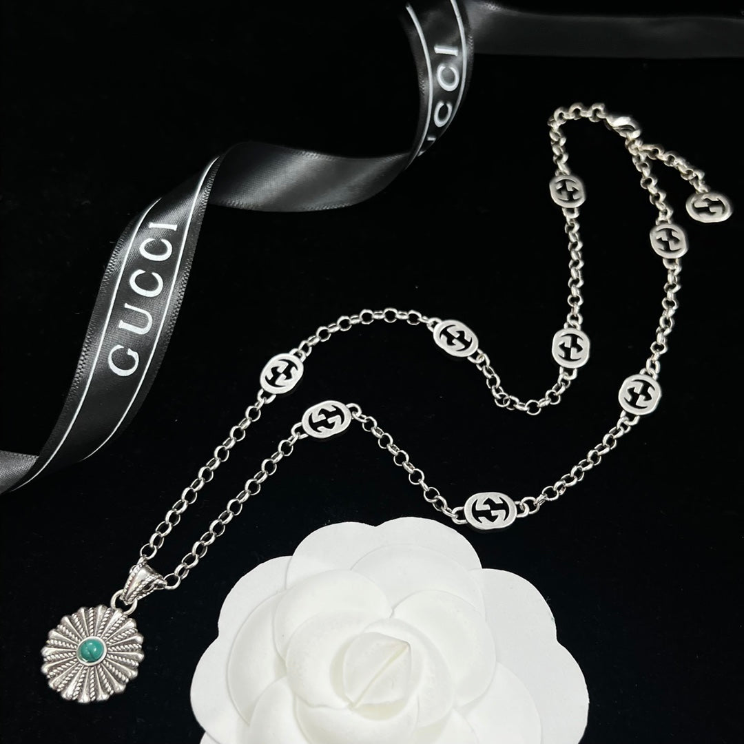 Silver-tone Daisy Turquoise Pendant Jewelry Set