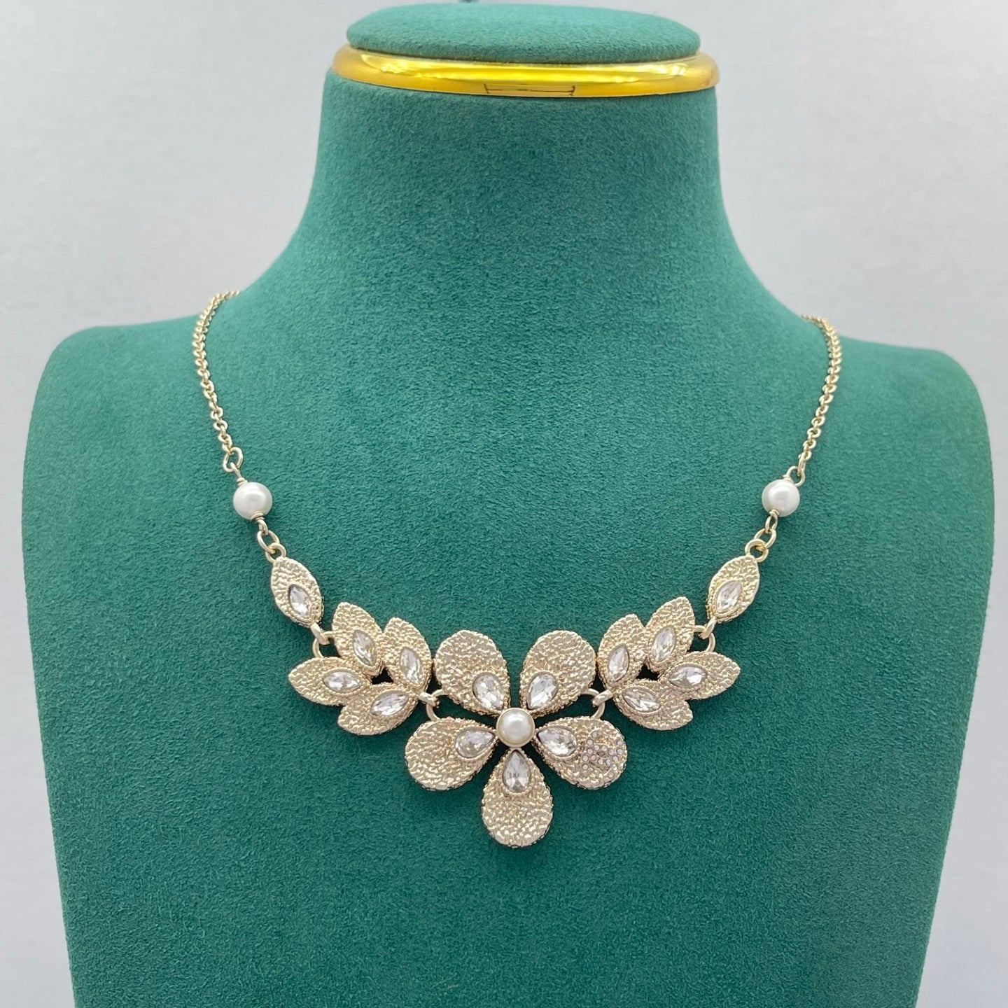 Textured Floral Cluster Pearl & Crystal Jewelry Set