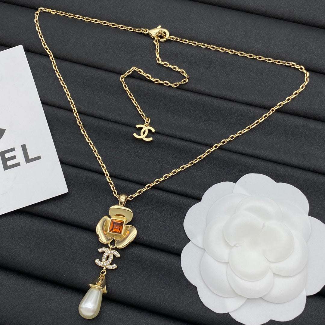 Amber Crystal Flower CC Pavé & Pearl Drop Pendant Necklace – Gold & Silver