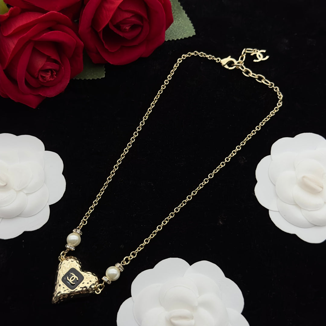 Hammered Heart Pendant Cable Chain Necklace with Pearl Accents