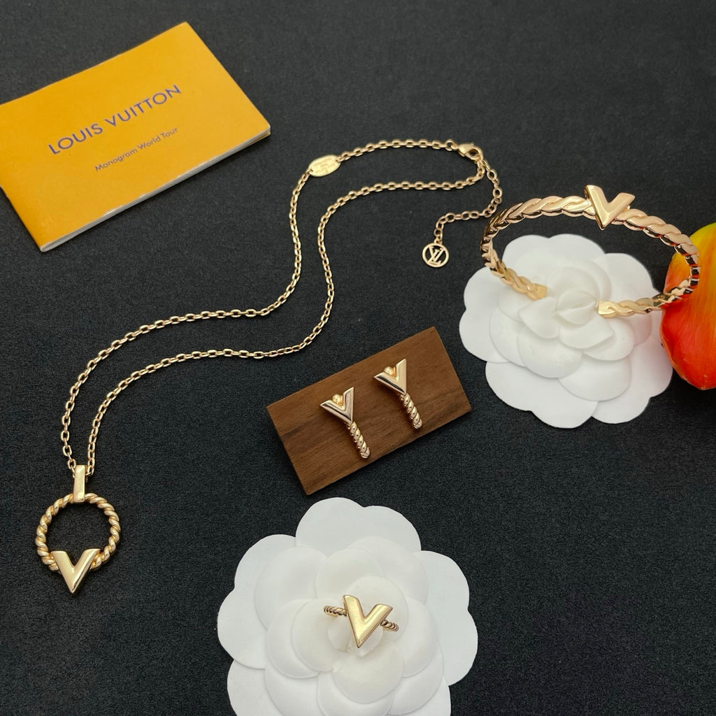 Braided Rope Texture V-Logo Jewelry Set