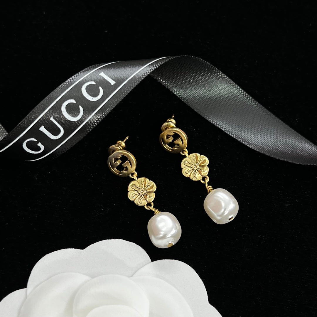 Pearl & Flower Logo Jewelry Set
