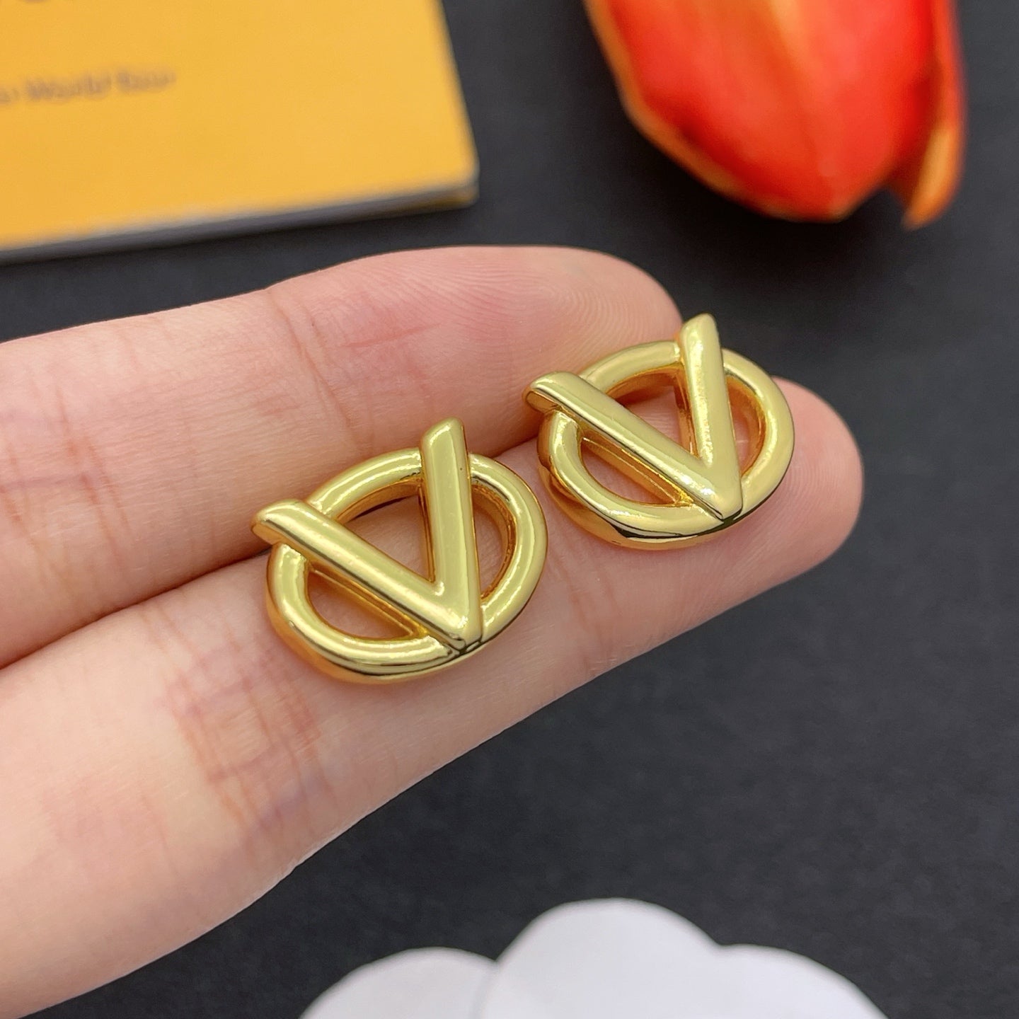 Minimalist V-Letter Logo 4-Piece Jewelry Set