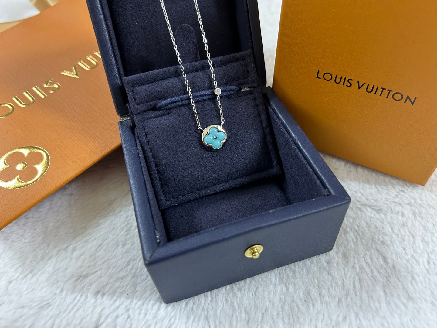 Turquoise Enamel Clover Round Disc Pendant Necklace