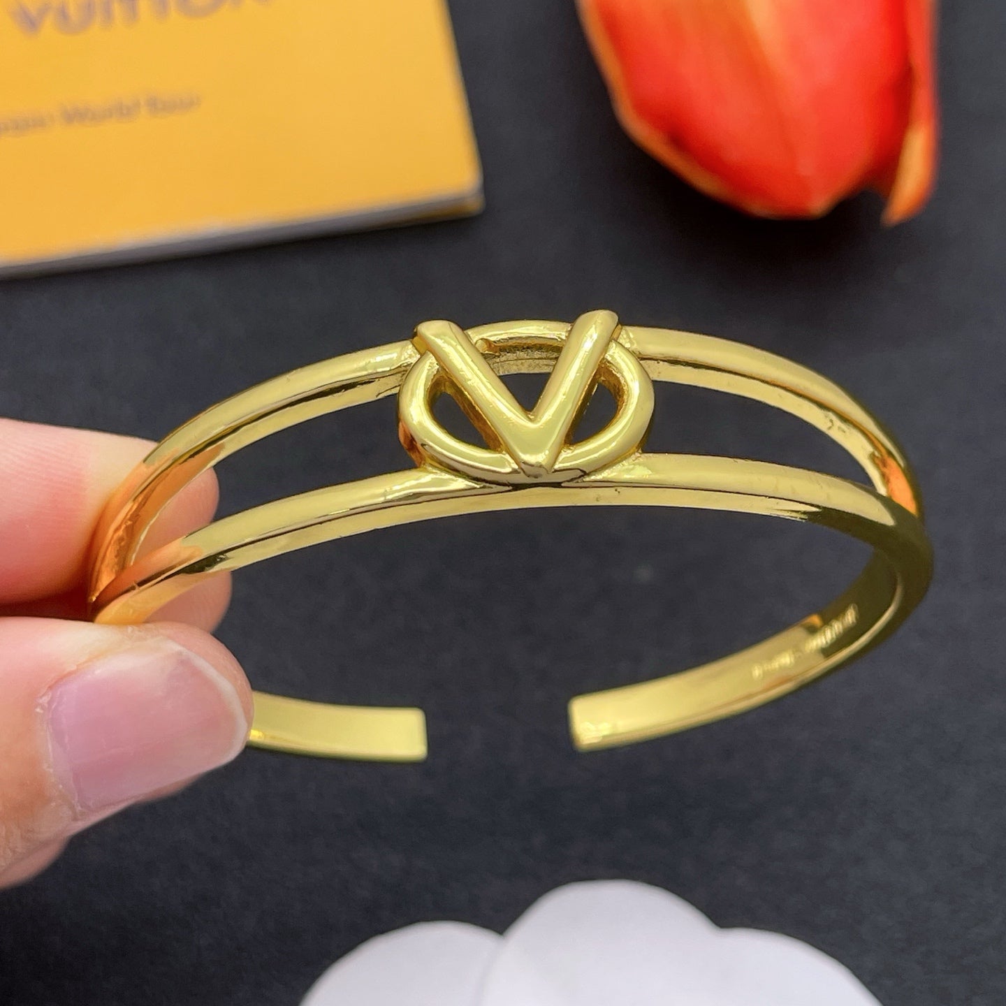 Minimalist V-Letter Logo 4-Piece Jewelry Set