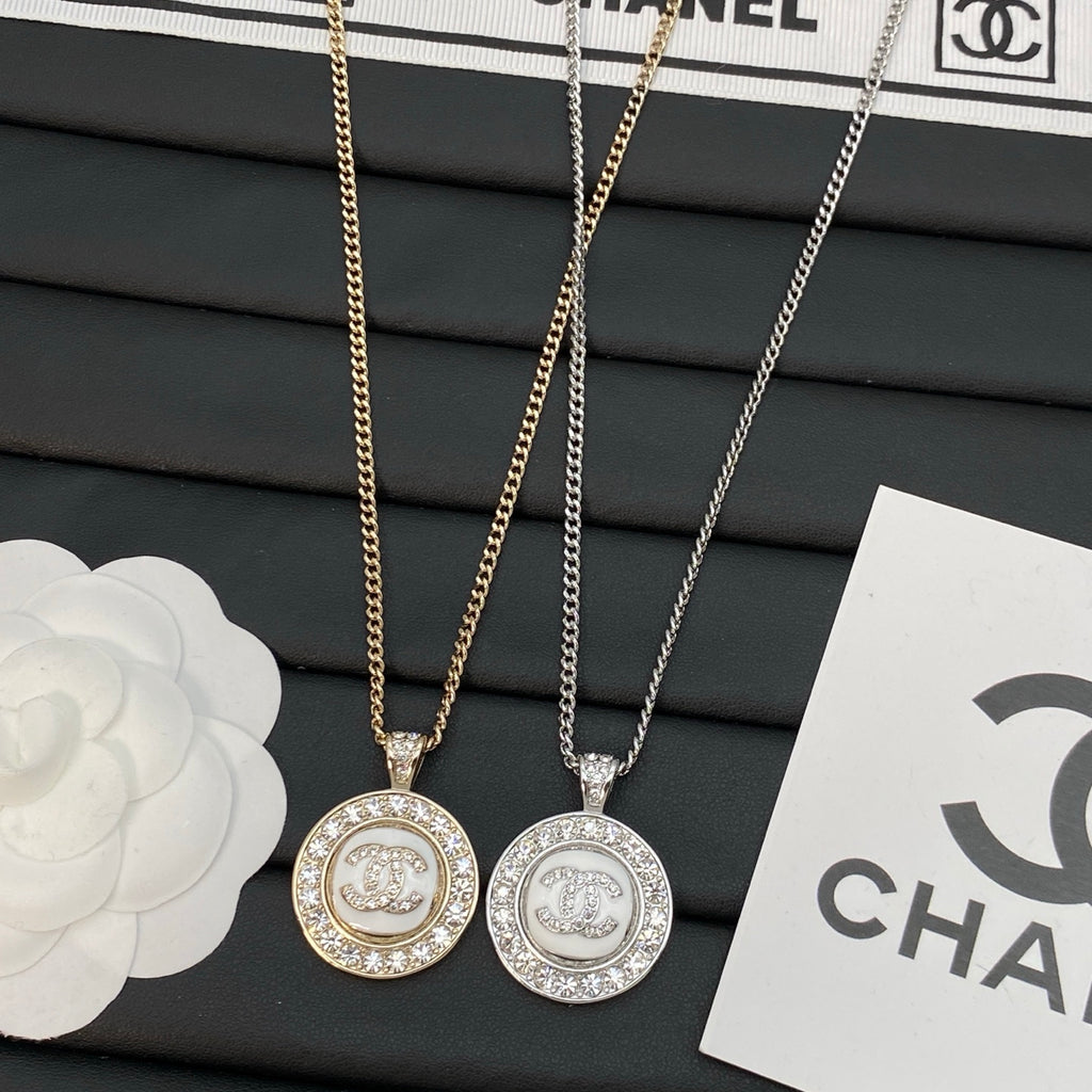 Crystal Medallion Pendant Necklace – Gold / Silver