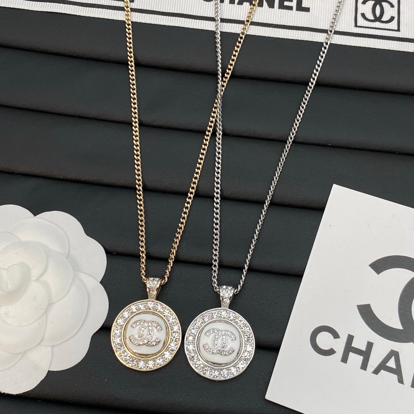 Crystal Medallion Pendant Necklace – Gold / Silver
