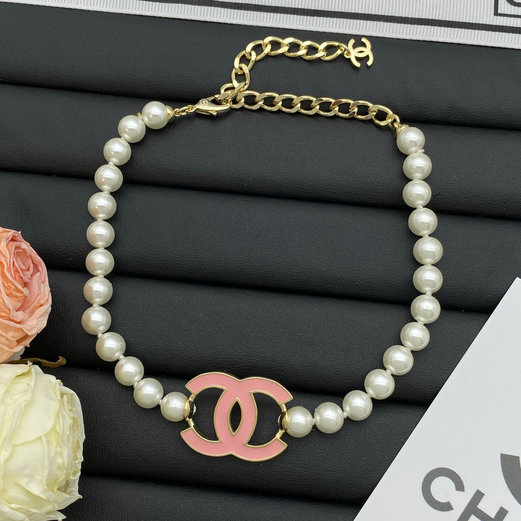 Faux Pearl Choker Necklace with Enamel Interlocking Circle Charm – Pink & Black