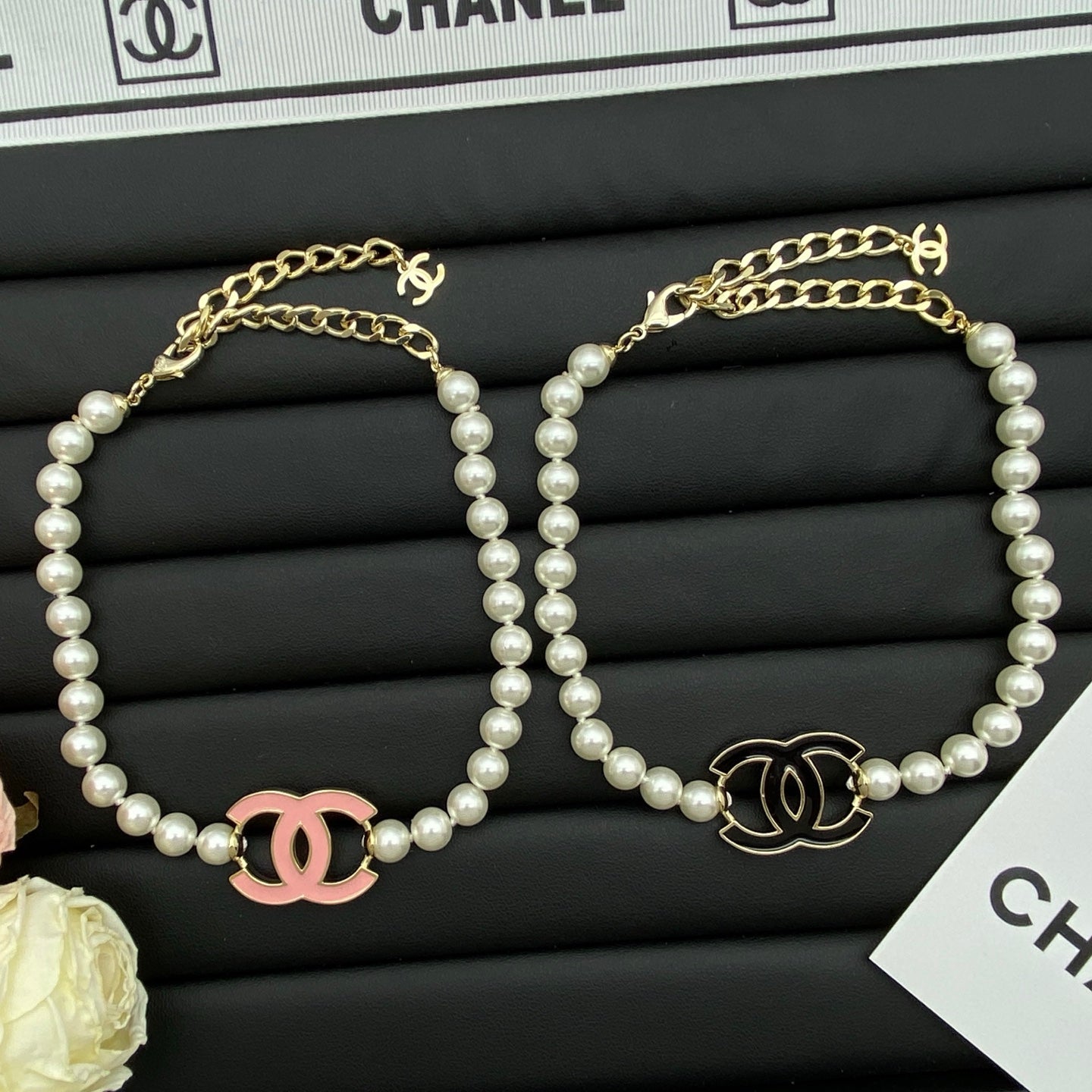 Faux Pearl Choker Necklace with Enamel Interlocking Circle Charm – Pink & Black