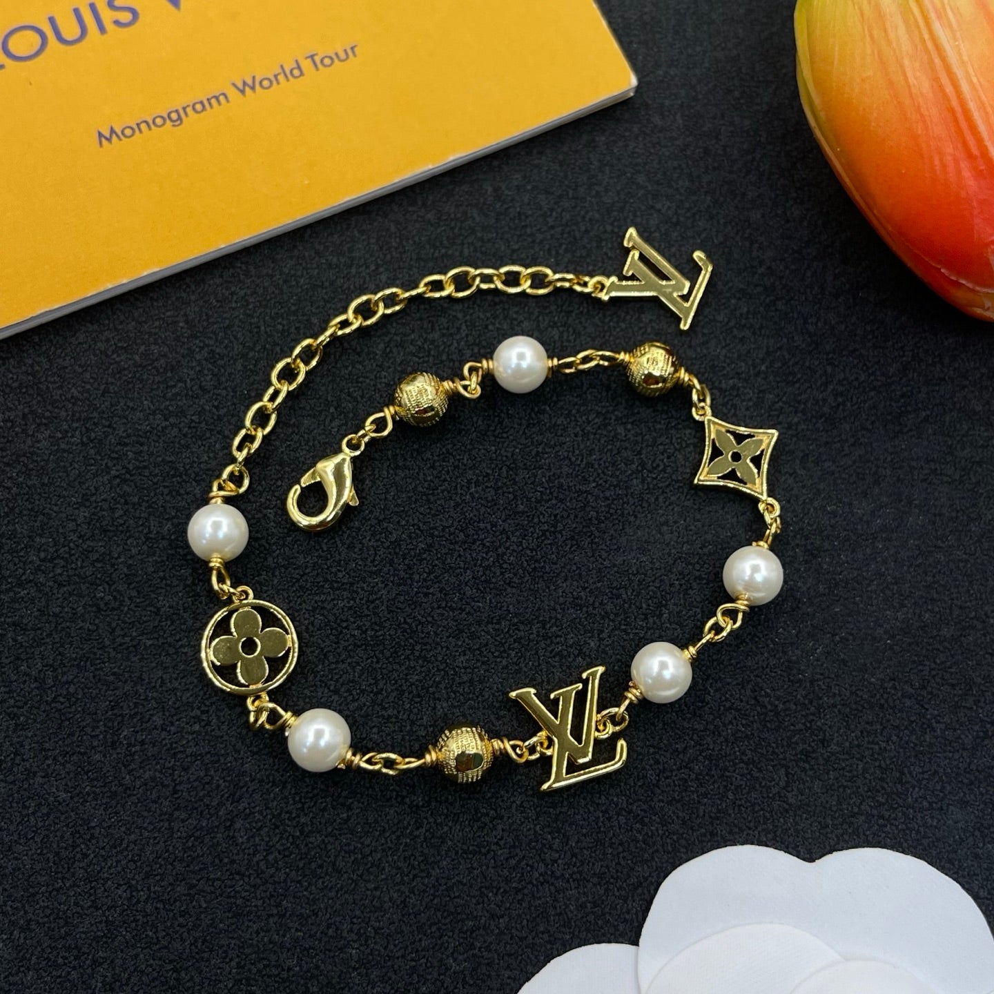 "Pearl & Monogram Charm Station Set