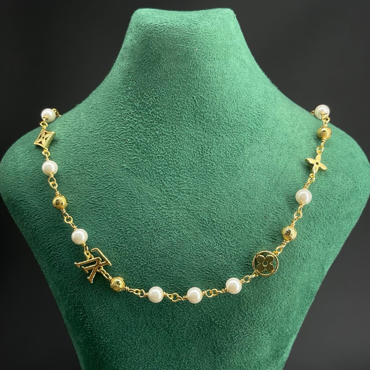 "Pearl & Monogram Charm Station Set