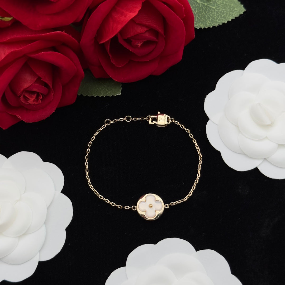 Mother of Pearl Clover Medallion 3-Piece Set