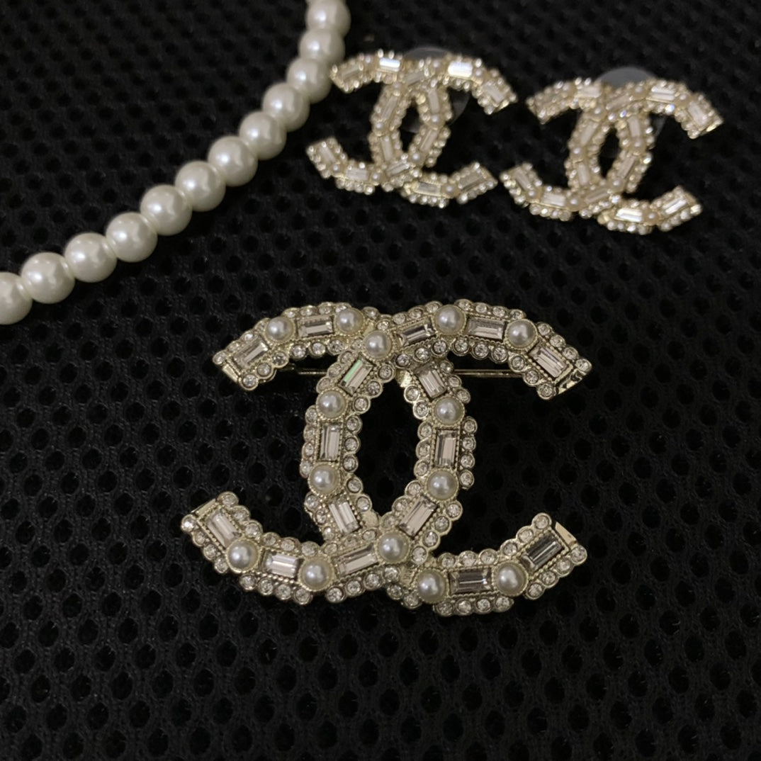 Pearl Strand & Baguette Crystal Charm Jewelry Set