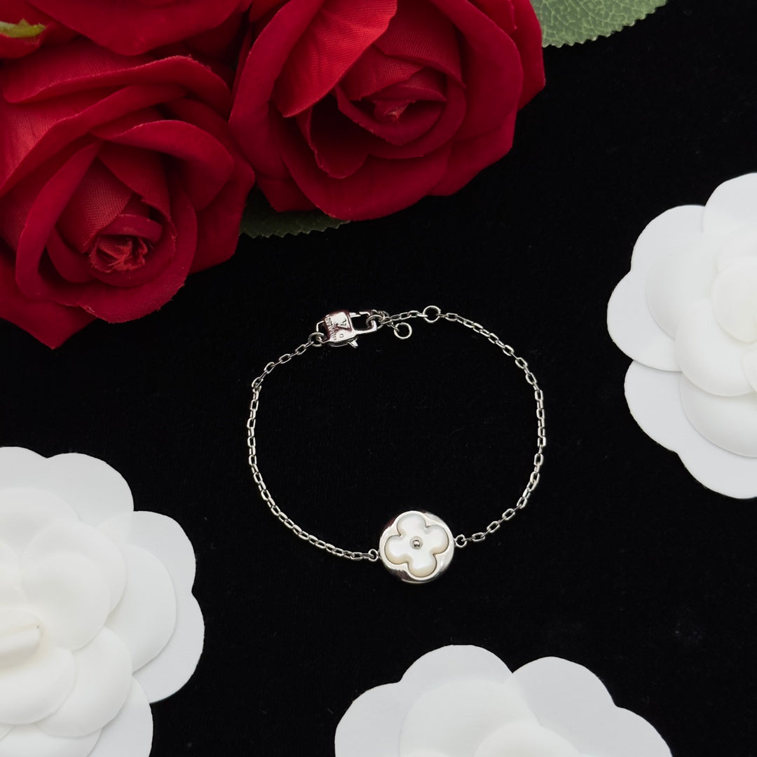 Mother of Pearl Clover Medallion 3-Piece Set