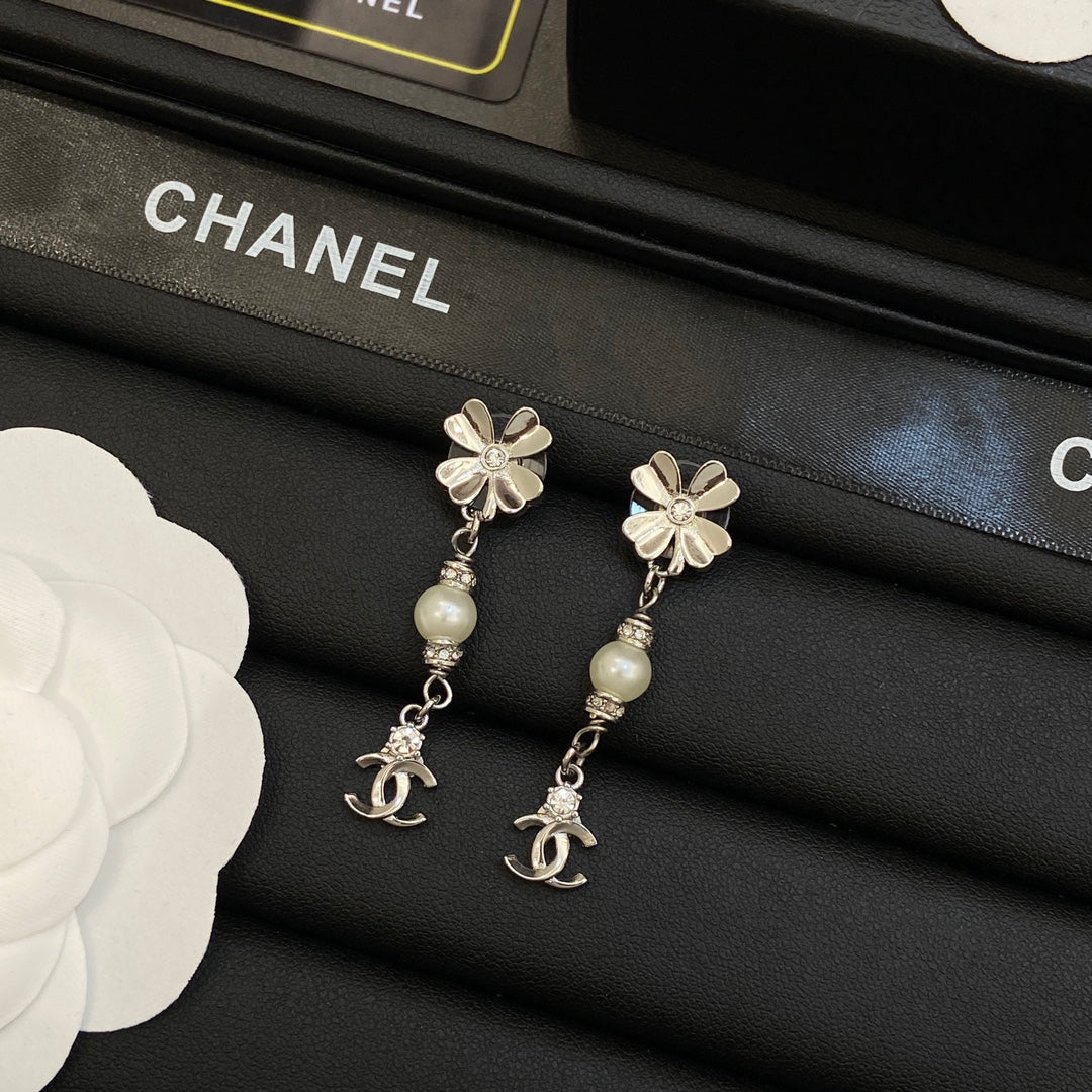 Crystal Interlocking Loop & Number '5' Charm Jewelry Set