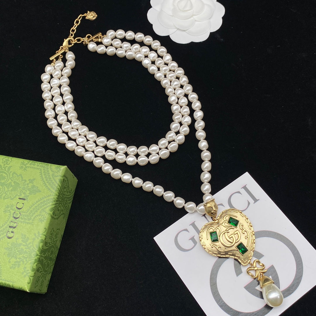Baroque Pearl Strand Emerald Green Logo Heart Pendant Set
