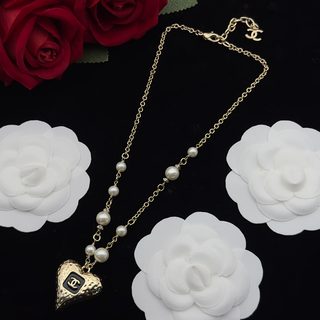 Hammered Heart Pendant Pearl & Chain Necklace