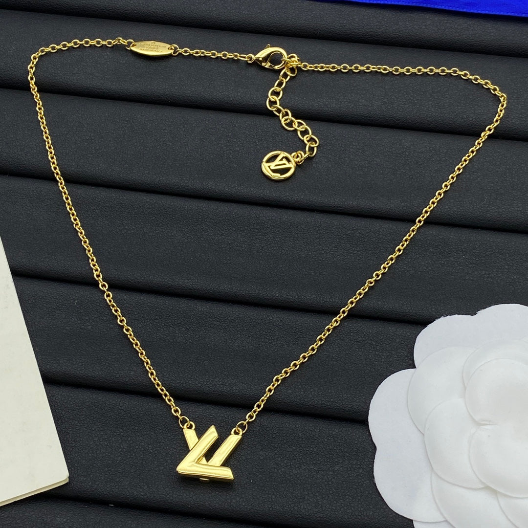 Bold V-Shape Geometric Pendant Cable Chain Necklace