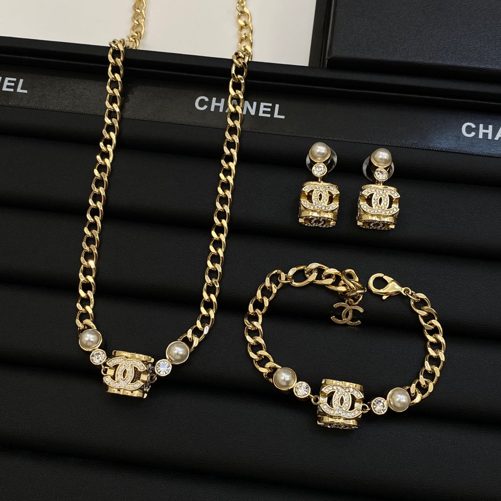Crystal Interlocking Loop & Pearl Accent Cuban Link Jewelry Set