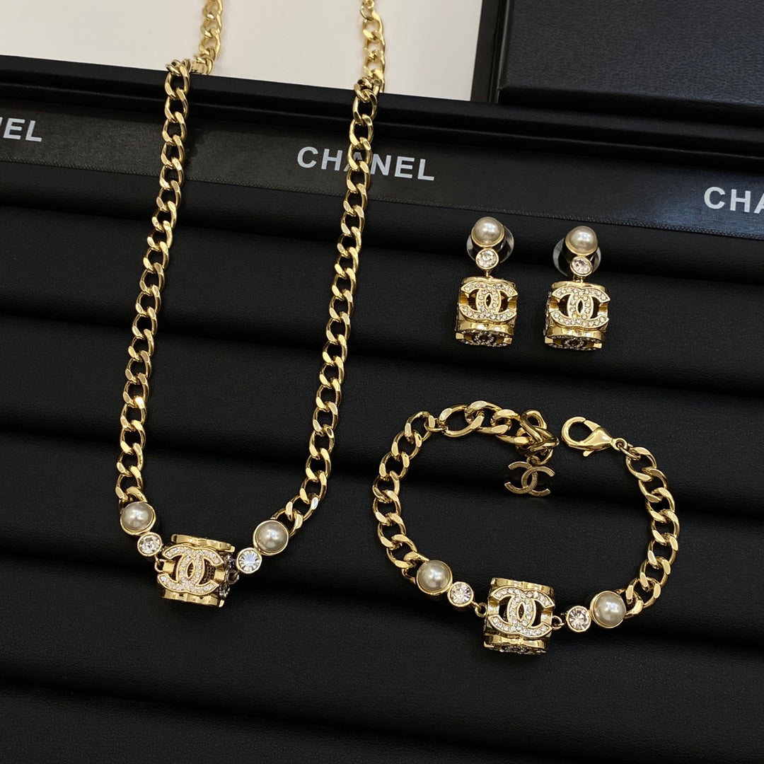 Crystal Interlocking Loop & Pearl Accent Cuban Link Jewelry Set