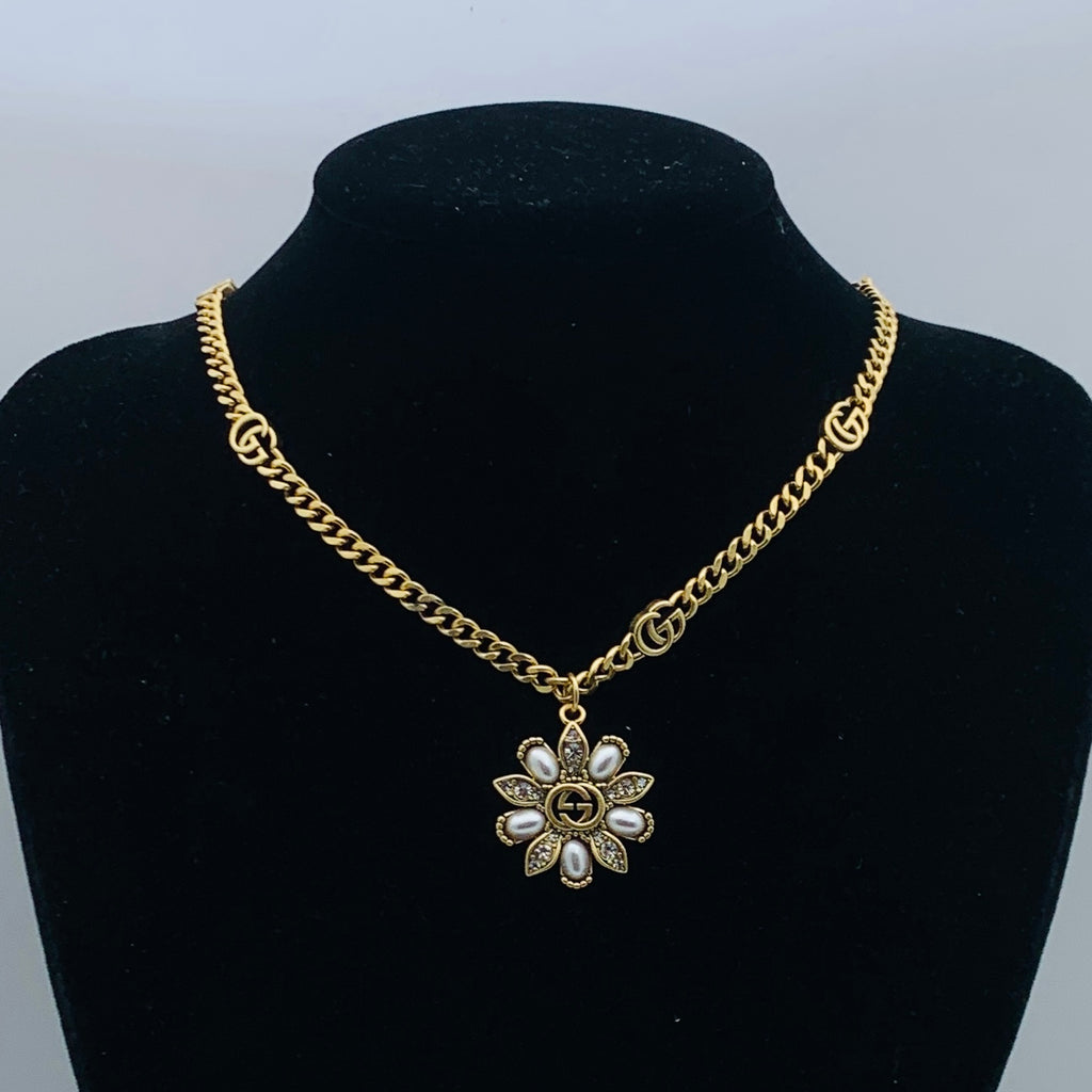 Gold Pearl Daisy Flower Logo Jewelry Set