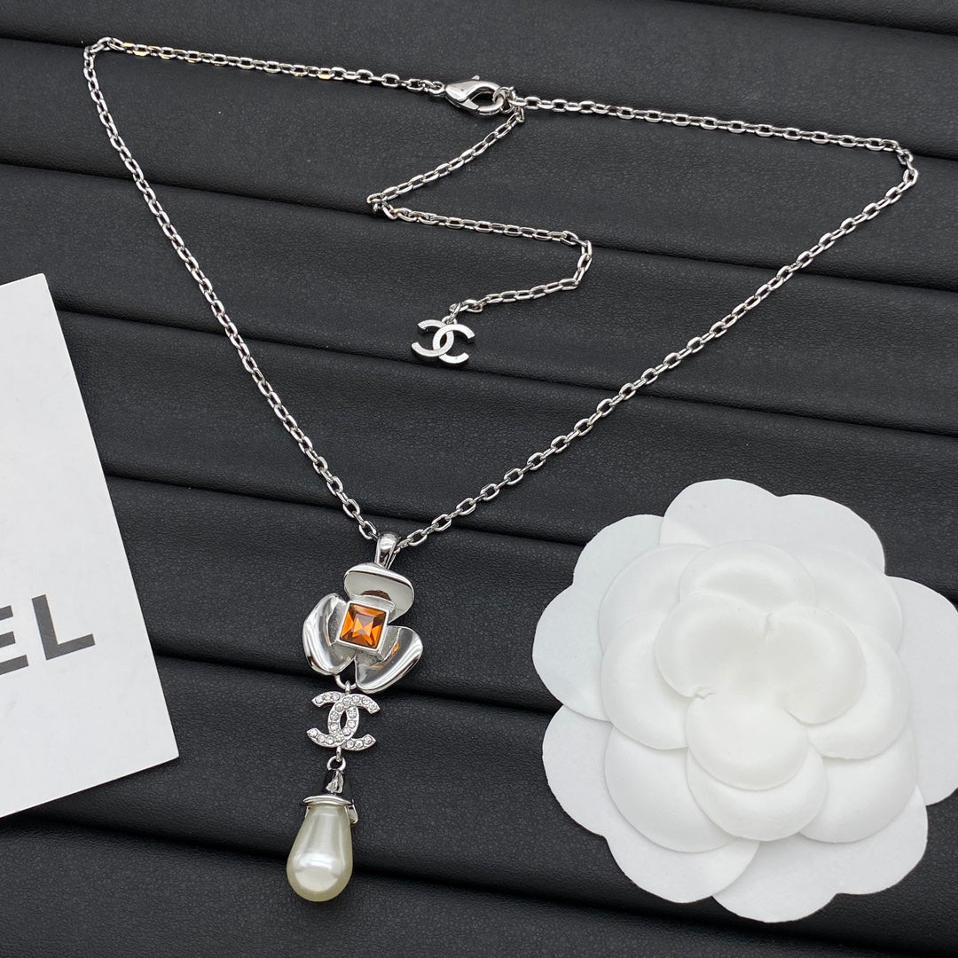 Amber Crystal Flower CC Pavé & Pearl Drop Pendant Necklace – Gold & Silver