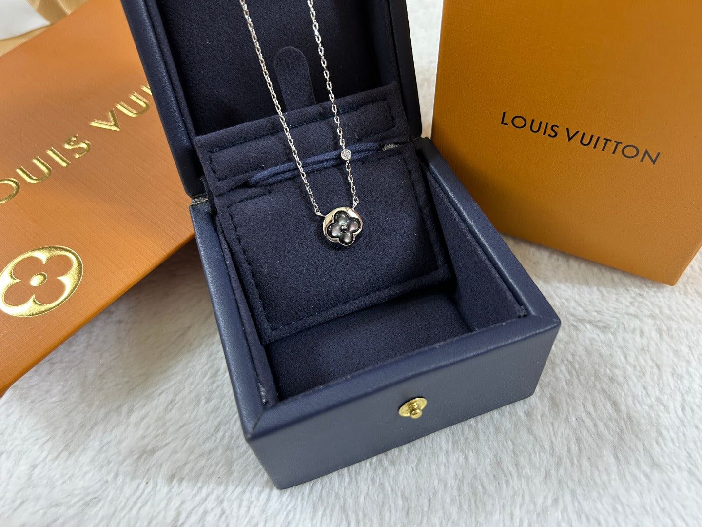 Black Onyx Clover Round Disc Pendant Necklace