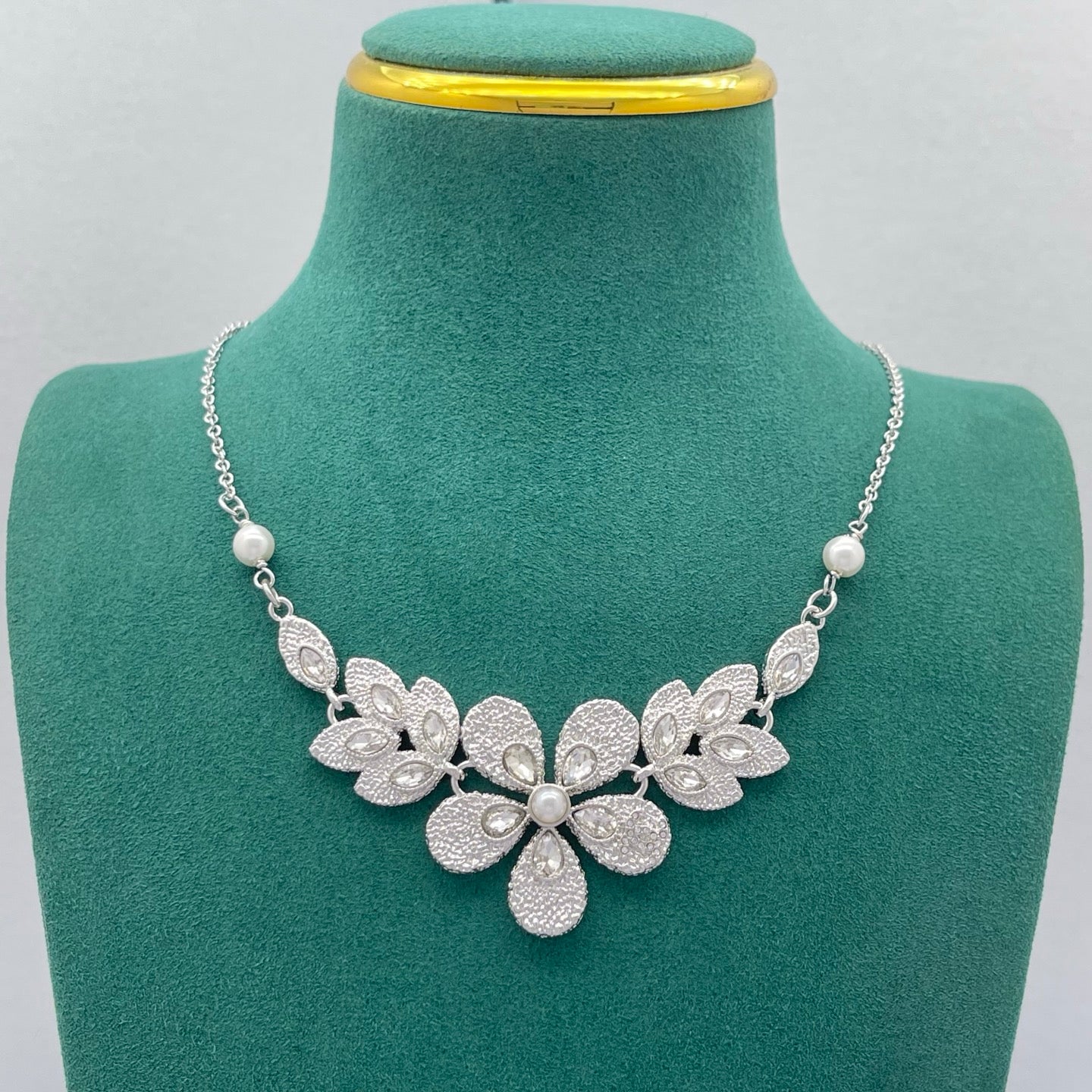 Textured Floral Cluster Pearl & Crystal Jewelry Set