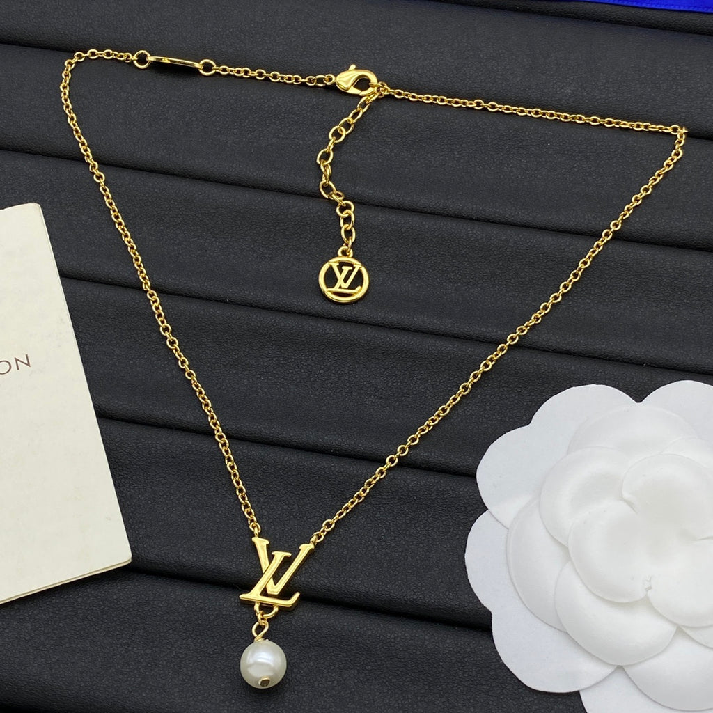 Initial Letter & Freshwater Pearl Drop Pendant Cable Chain Necklace
