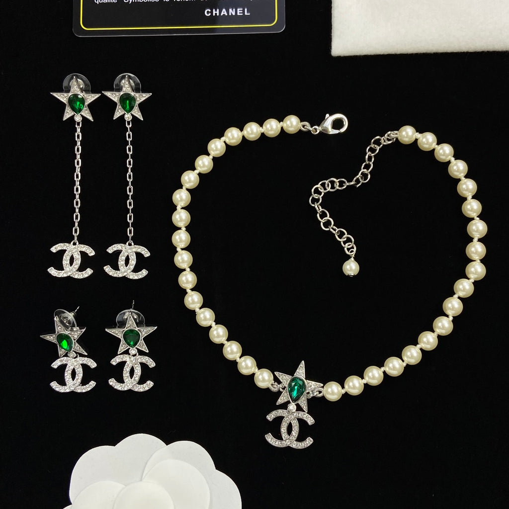 Emerald Green Teardrop Star & Crystal Interlocking Loop Charm Faux Pearl Choker & Stud Earring Set