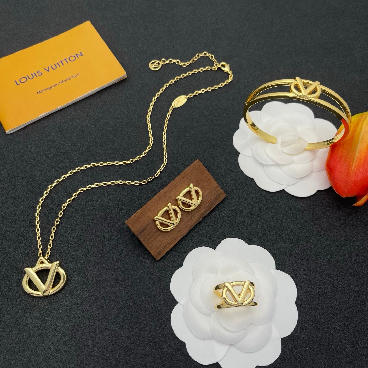 Minimalist V-Letter Logo 4-Piece Jewelry Set