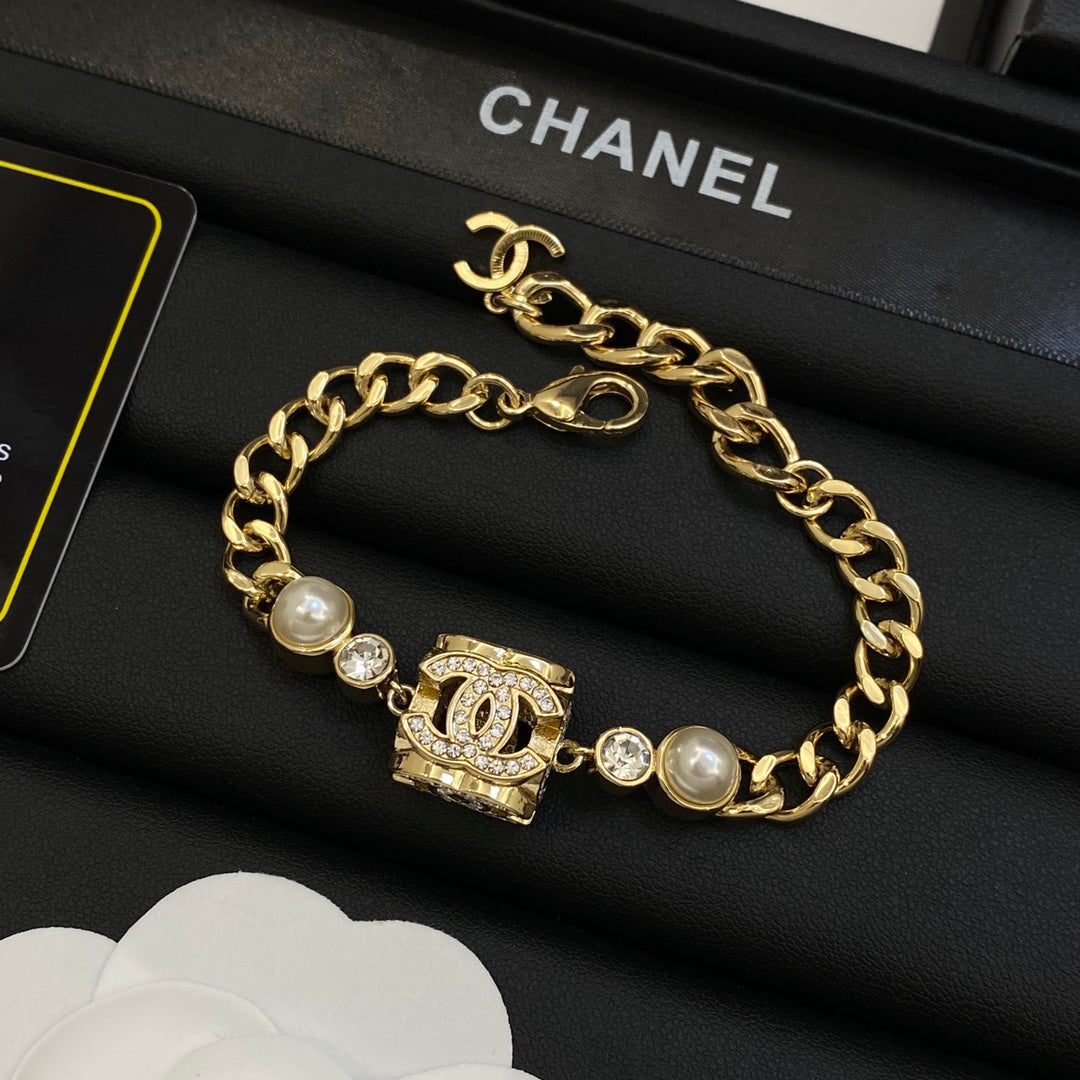 Crystal Interlocking Loop & Pearl Accent Cuban Link Jewelry Set
