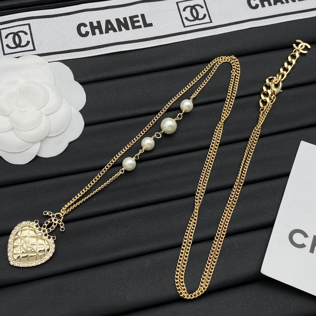 Quilted Heart CC Charm Pearl & Chain Long Necklace – Gold & Silver