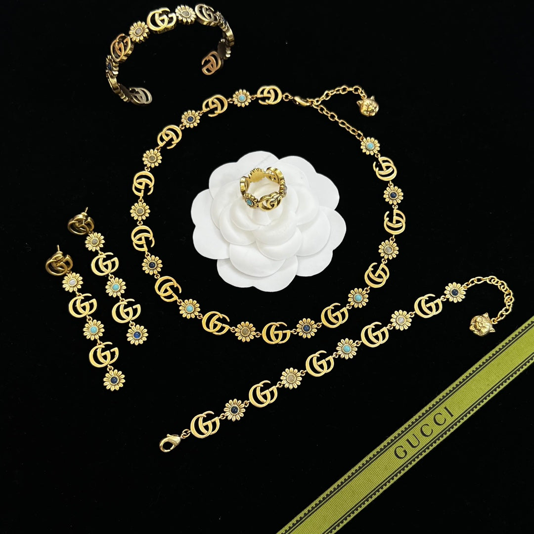 Vintage Daisy Logo Jewelry Set