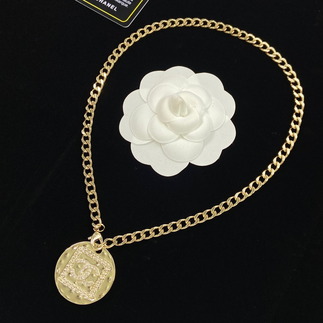 Engraved Medallion Curb Chain Jewelry Set