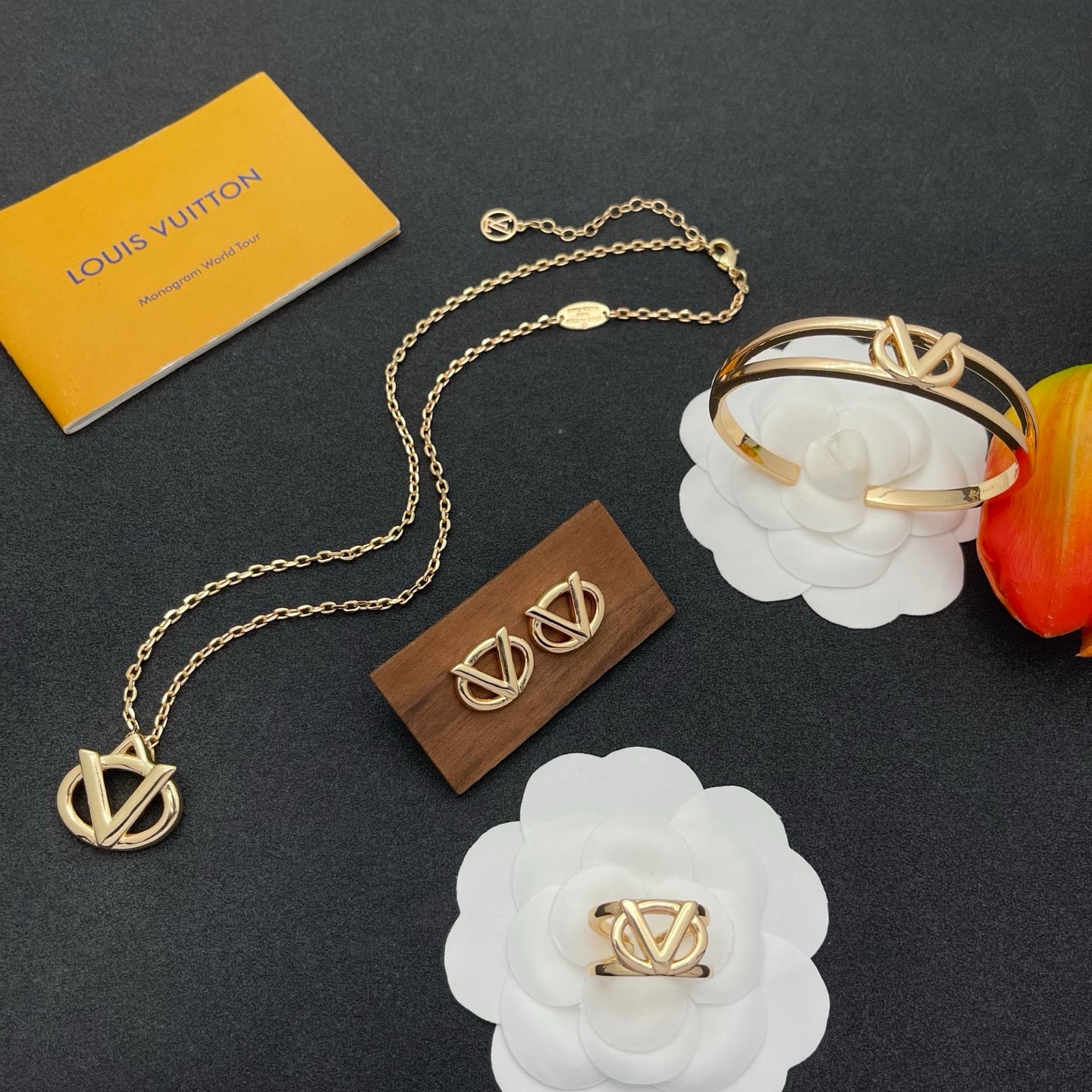 Minimalist V-Letter Logo 4-Piece Jewelry Set